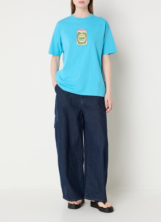 Damson Madder Snack Plate T-shirt met front- en backprint - voorkant 2 blauw