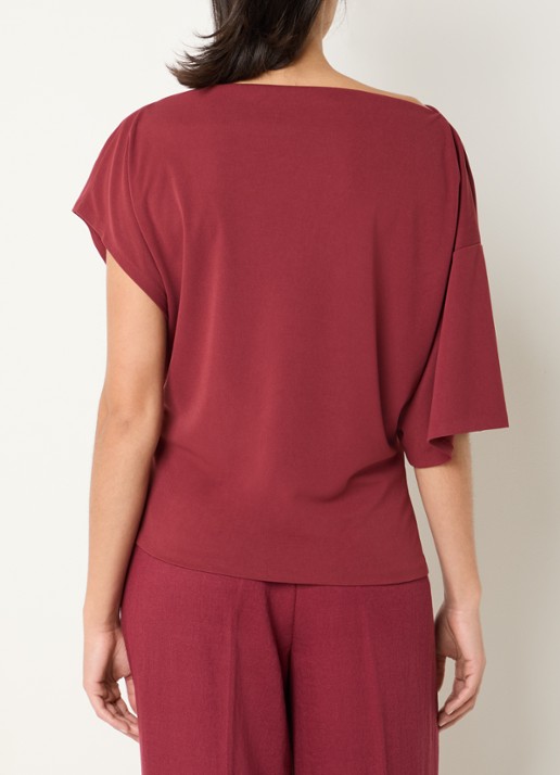Dante 6 Gou top met asymmetrische mouw - achterkant 3 bordeauxrood