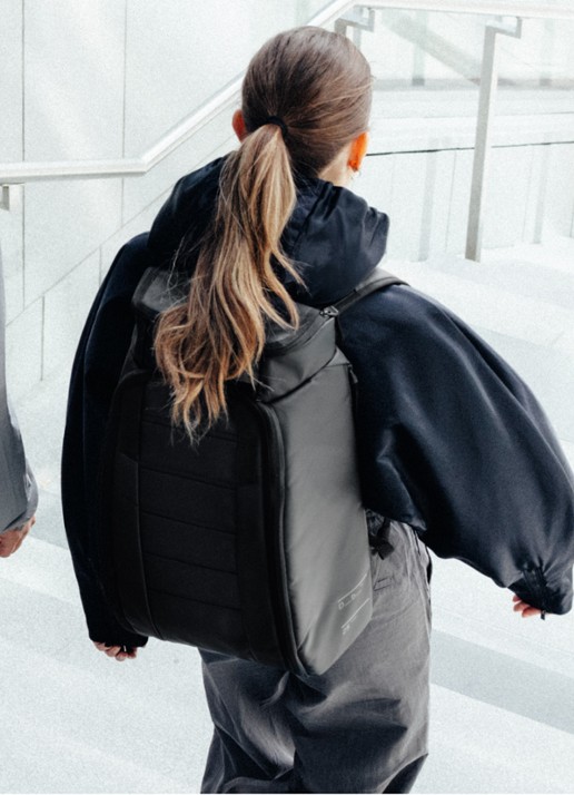 Db Hugger rugzak met laptopvak 25 liter - voorkant 4 zwart