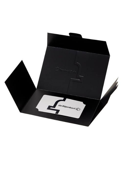 de Bijenkorf Digitale cadeaucard binnen 30 minuten via e-mail, beschikbaar in €5 t/m €100. Print hem uit en vouw zelf de bijpassende cadeauverpakking! - voorkant 2 wit