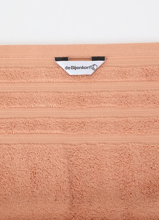 de Bijenkorf Home Evolution badlaken - 580 gr/m2 - 100 x 150 cm - detail oranjebruin
