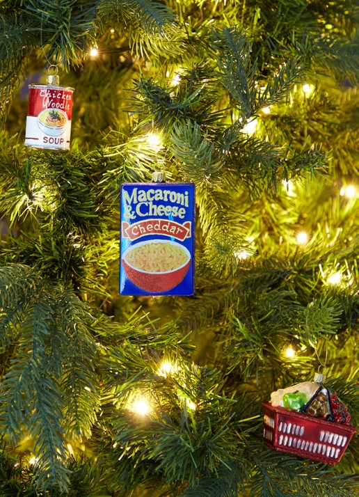 de Bijenkorf Home Macaroni en Kaas Verpakking kersthanger 9 cm - voorkant 2 blauw