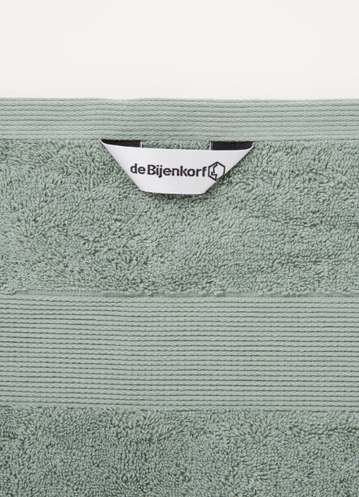 de Bijenkorf Home  Softness badlaken - 600 gr/m2 - 70 x 140 cm - detail zeegroen