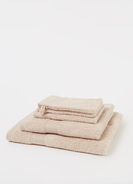 de Bijenkorf Home  Softness gastendoek - 600 gr/m2 - 30 x 50 cm - voorkant 3 beige