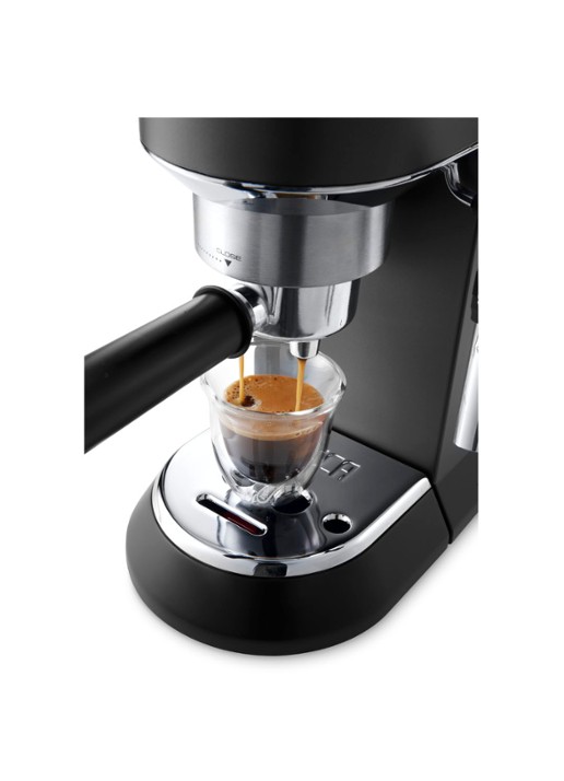 DeLonghi Dedica Style espressomachine EC685.BK - detail 2 zwart