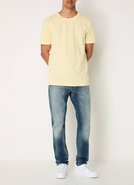 Denham T-shirt met logoborduring - voorkant 2 lichtgeel