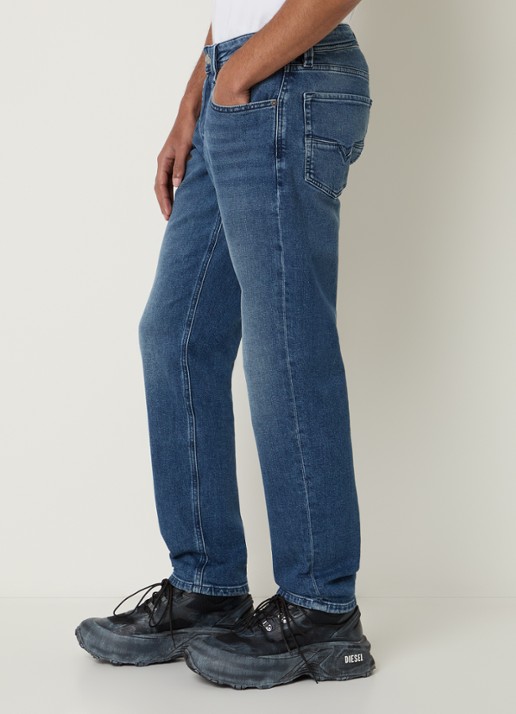 Diesel 1986 Larkee-Beex tapered jeans met medium wassing - detail 2 indigo