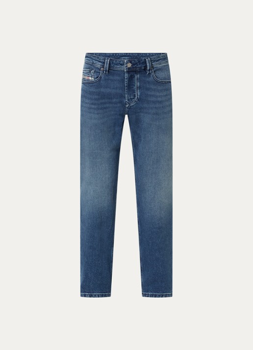 Diesel 1986 Larkee-Beex tapered jeans met medium wassing - voorkant 4 indigo