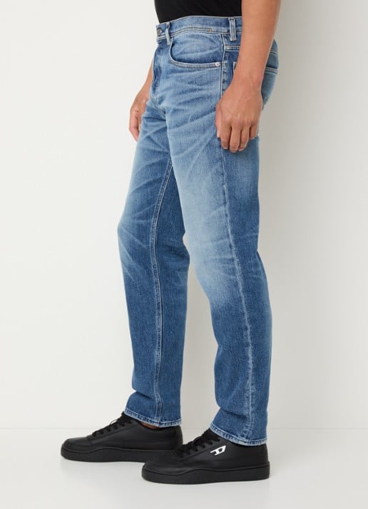 Diesel 2023 D-Finitive regular fit jeans met medium wassing - detail 2 indigo