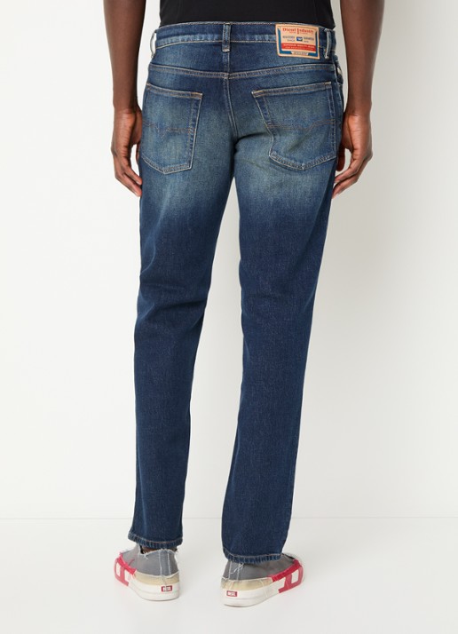 Diesel 2023 D-Finitive slim fit jeans met donkere wassing - achterkant 3 indigo