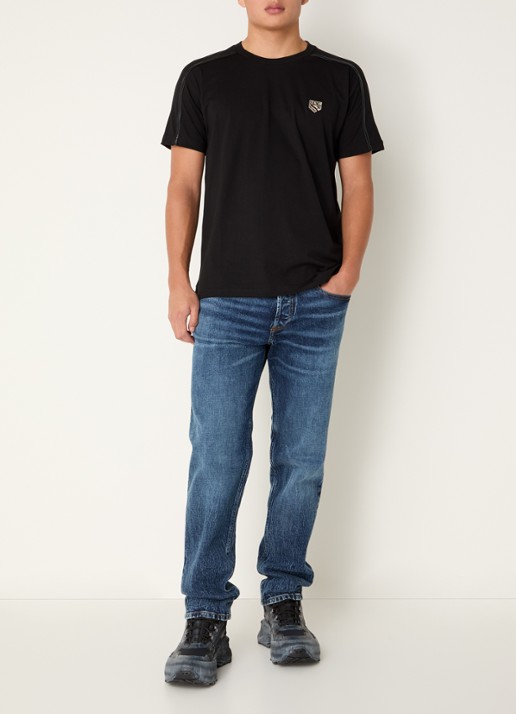 Diesel 2023 D-Finitive slim fit jeans met donkere wassing - voorkant 5 indigo
