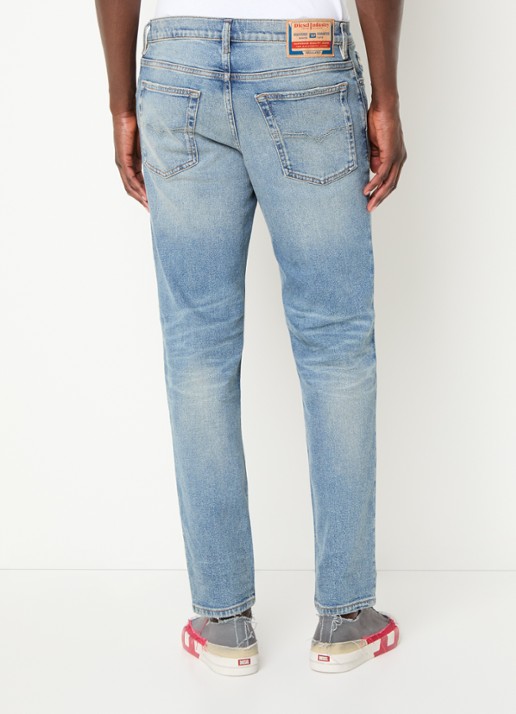 Diesel 2023 D-Finitive slim fit jeans met lichte wassing - achterkant 3 indigo