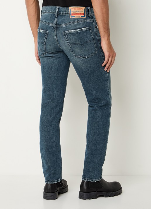 Diesel 2023 D-Finitive slim fit jeans  met medium wassing - achterkant 3 indigo