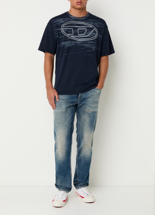 Diesel 2023 D-Finitive straight leg jeans met medium wassing - voorkant 2 indigo