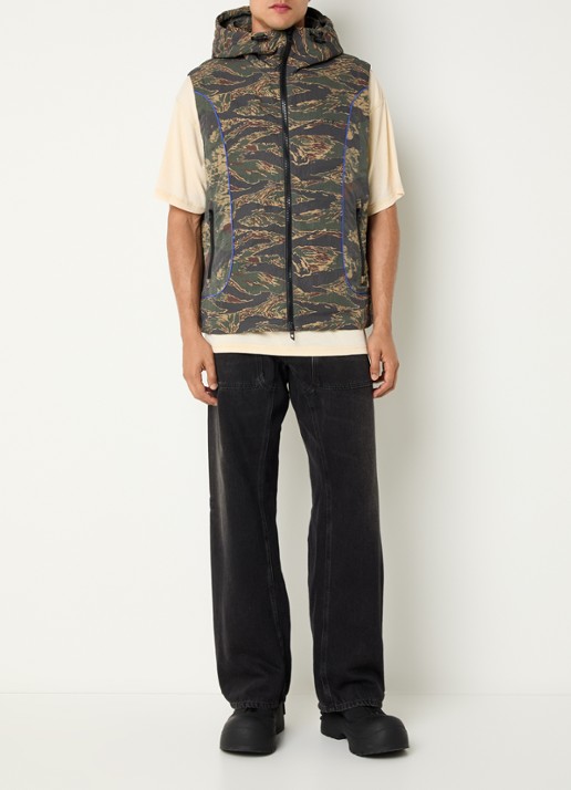 Diesel J-ostend bodywarmer met camouflageprint - voorkant 2 legergroen