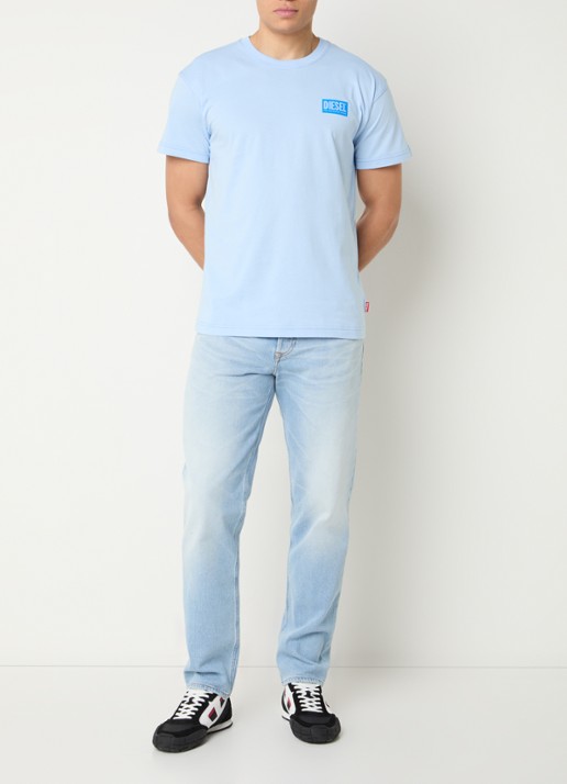 Diesel T-Norm-V13 T-shirt met logo - voorkant 2 lichtblauw