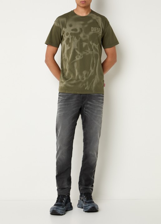 Diesel T-Norm-V7 T-shirt met print en logo - voorkant 4 groen