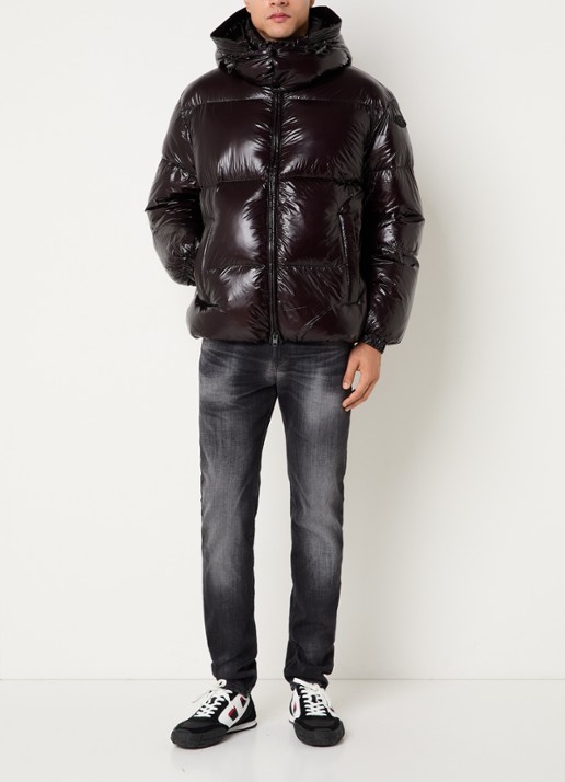 Diesel W-ROLFYS-WRD-BKCP puffer jack met donsvulling en glanzende finish - voorkant 4 zwart