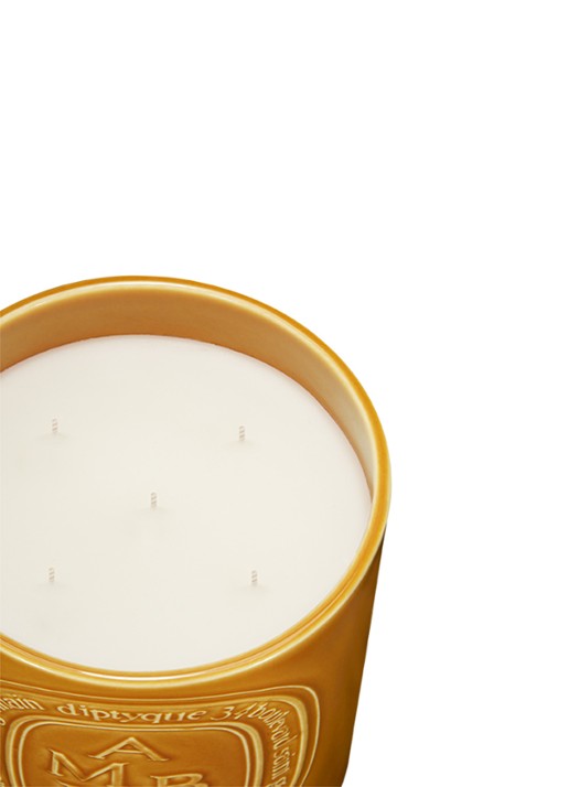 DIPTYQUE Ambre Giant Scented Candle - geurkaars 1500 gram - detail goud