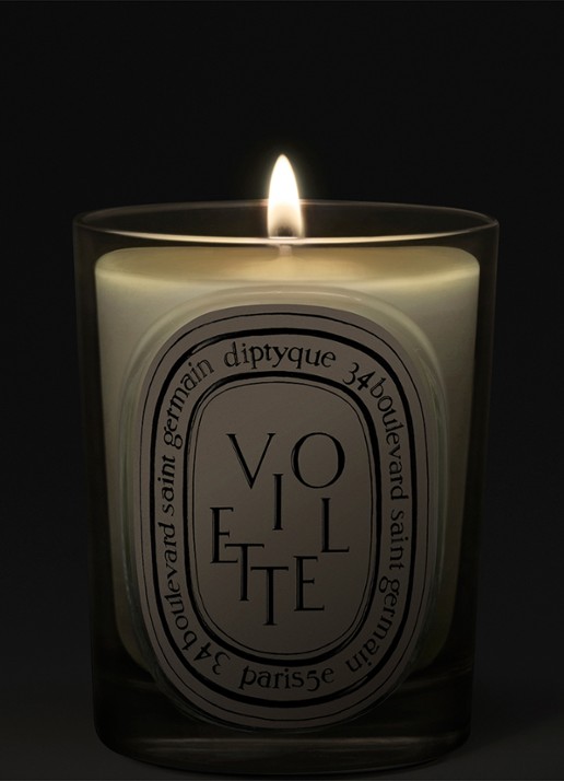 DIPTYQUE Violette Classic geurkaars 190 gram - voorkant 2 beige