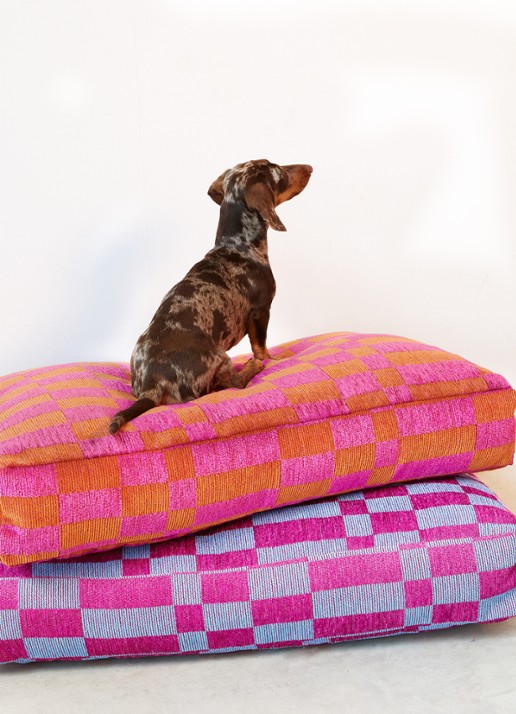 DOGGUO Block hondenmand met print 105 x 65 cm - achterkant donkerroze