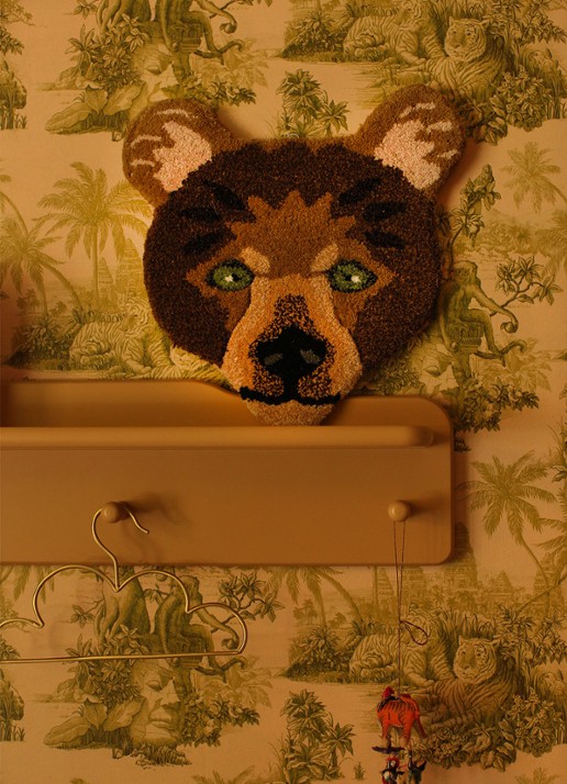 Doing Goods Archie Geruite Beer Dierenkop hanger - detail 3 bruin