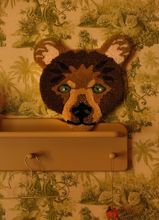 Doing Goods Archie Geruite Beer Dierenkop hanger - detail 4 bruin