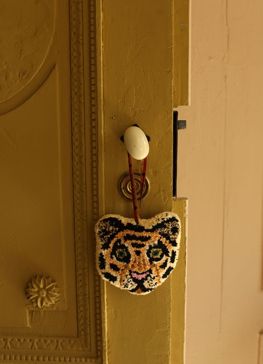 Doing Goods Cloudy Tiger Cub hanger 18 cm - voorkant 5 oranje