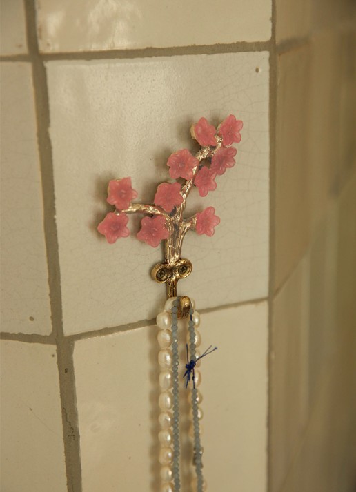 Doing Goods Elodie Flower wandhaak - voorkant 3 brons
