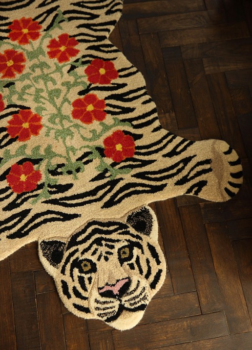 Doing Goods Floral White Tiger Large vloerkleed 155 x 93 cm - detail 4 zand