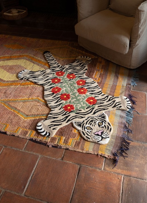 Doing Goods Floral White Tiger Large vloerkleed 155 x 93 cm - voorkant 2 zand