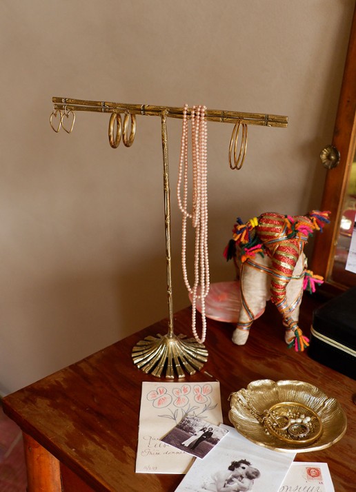 Doing Goods Frida Bamboo sieradenhouder 30 cm - detail goud
