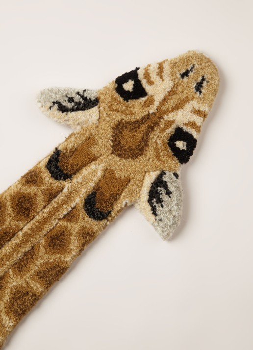 Doing Goods Gimpy Giraffe Small vloerkleed 120 x 64 cm  - detail 3 bruin