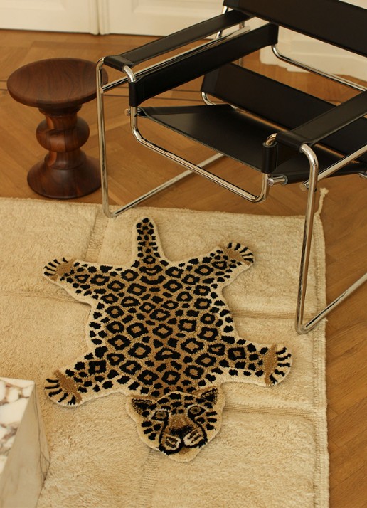 Doing Goods Loony Leopard Small kleed 92 x 62 cm - voorkant 2 beige