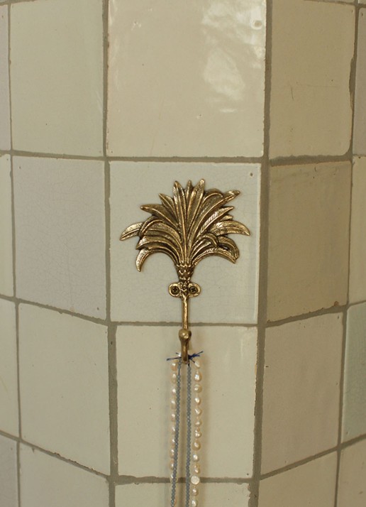 Doing Goods Marlin Palm wandhaak 14,5 cm - detail 3 goud