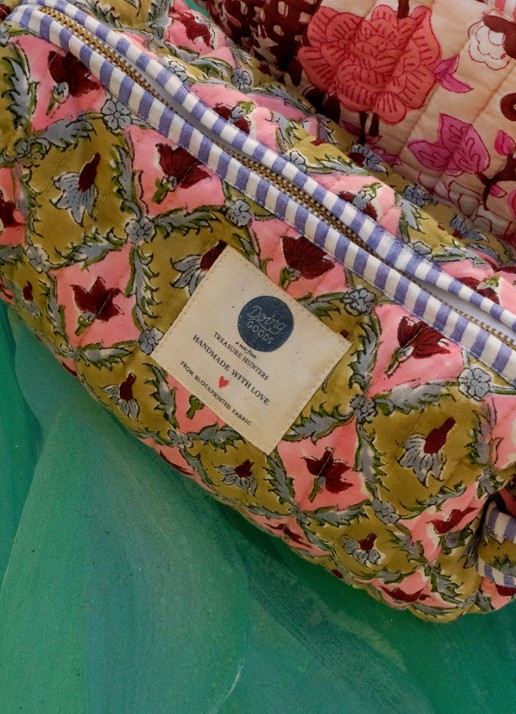 Doing Goods Molly make-up tas - detail 2 roze