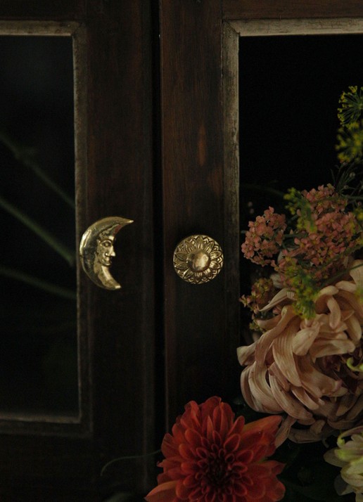 Doing Goods Morgan Moon deurknop- en wandhaak links - detail goud