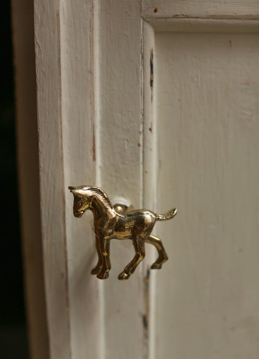 Doing Goods Spirit Horse deurknop rechts 6,5 cm - voorkant 2 messing