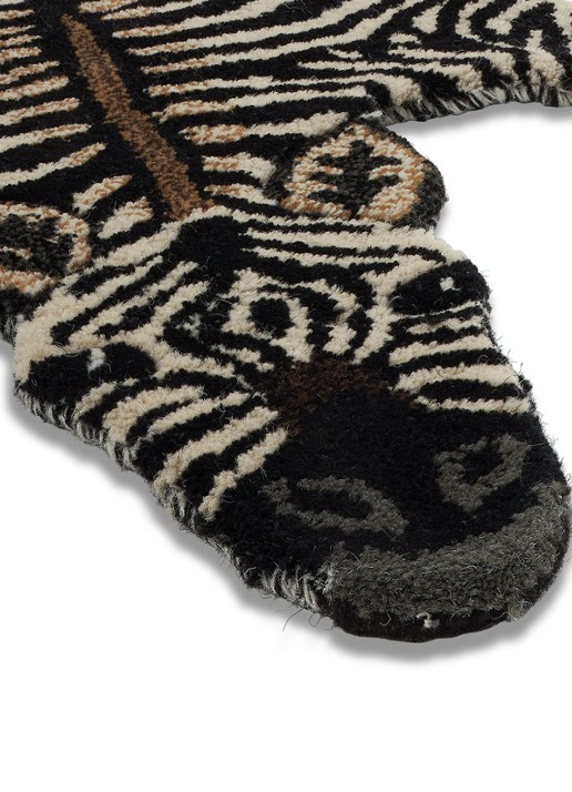 Doing Goods Stripey Zebra vloerkleed 153 x 110 cm - achterkant zwart