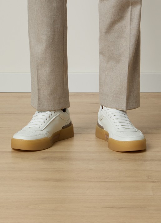 Dolce & Gabbana New Roma sneaker van kalfsleer - voorkant 2 gebroken wit