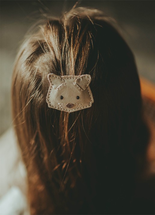 Donsje Amsterdam Josy Classic Cat haarclip van leer - voorkant 2 ivoor