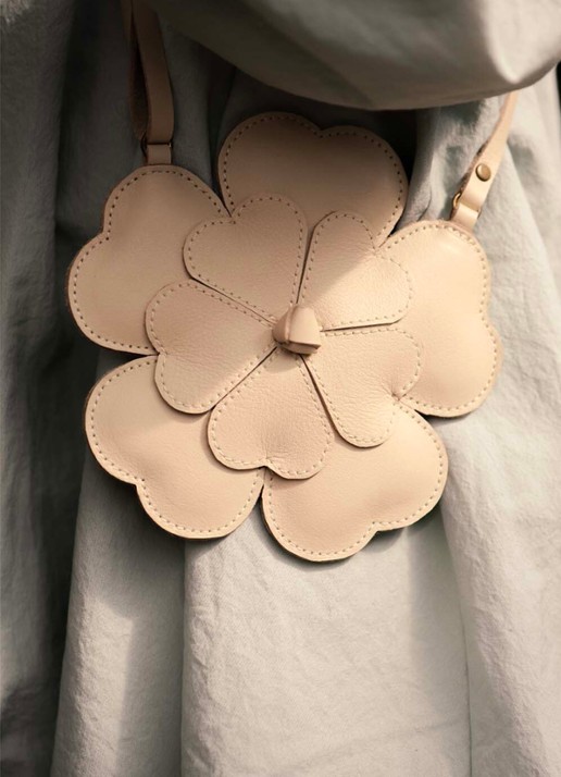 Donsje Amsterdam Toto White Buttercup schoudertas van leer  - detail 2 ivoor