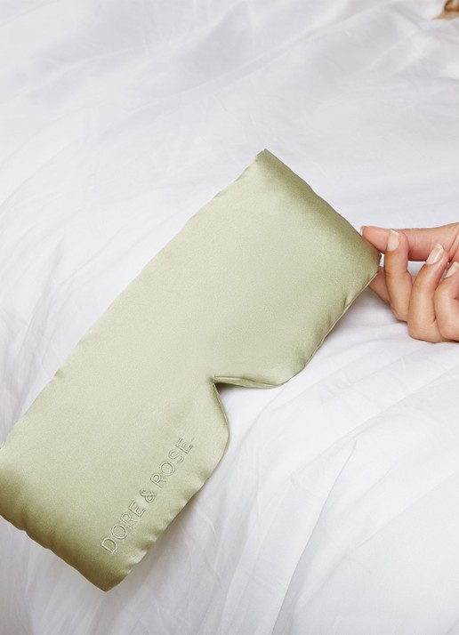 Dore & Rose Deep Sleep Mask - slaapmasker van zijde - detail lichtgroen
