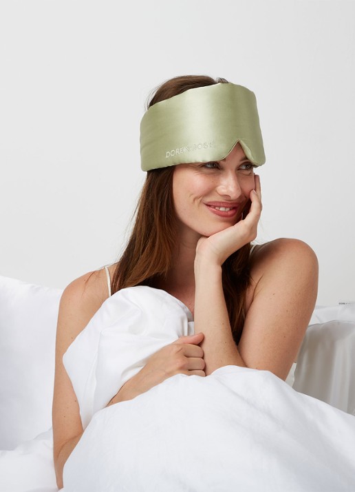 Dore & Rose Deep Sleep Mask - slaapmasker van zijde - detail 2 lichtgroen