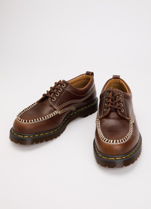 Dr. Martens Lowell veterschoen van leer - detail kastanjebruin