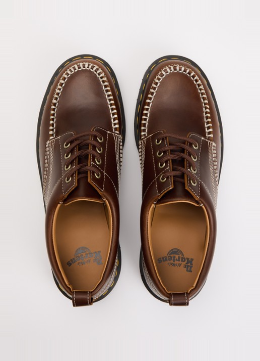 Dr. Martens Lowell veterschoen van leer - detail 2 kastanjebruin