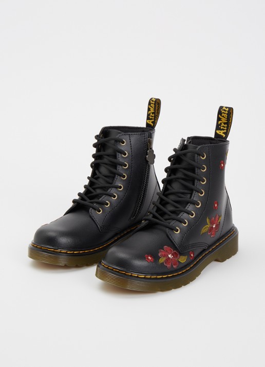 Dr. Martens Pascal veterboot van leer met borduring - detail zwart