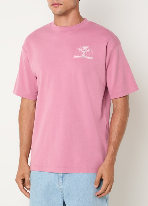 Drôle de Monsieur Fountain T-shirt met logo- en backprint - achterkant 3 donkerroze