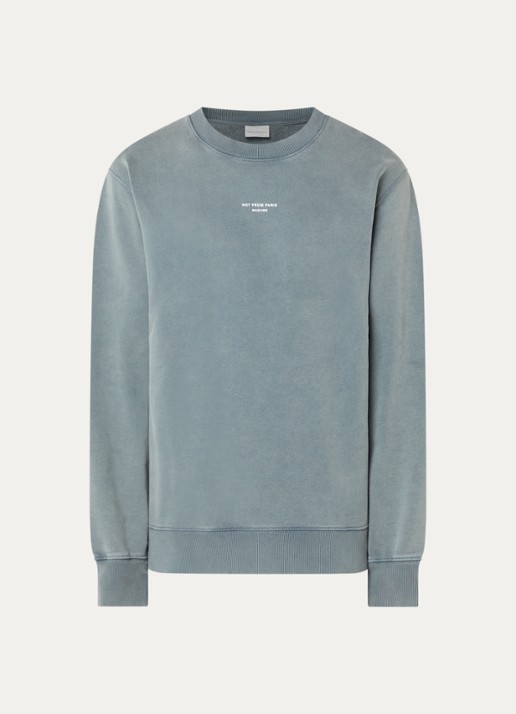 Drôle de Monsieur Sweater met verwassen afwerking en logo - voorkant zeegroen