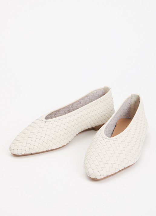Dune London Henlee ballerina van leer met gevlochten details - detail gebroken wit